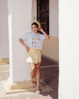 FALDA SHORT AMARILLA PORTADA