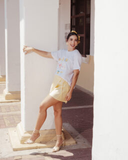 FALDA SHORT AMARILLA PORTADA