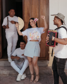 FALDA SHORT AZUL PORTADA